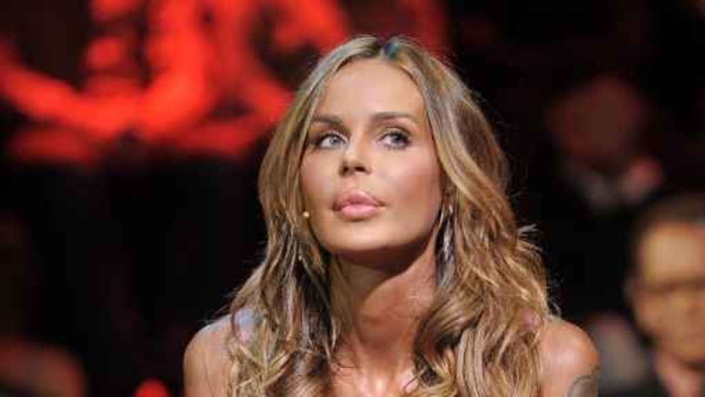 NINA MORIC: LA SUA RIVELAZIONE SHOCK ''HO RICEVUTO AVANCES ANCHE DALLE DONNE'' - 27/03/2014