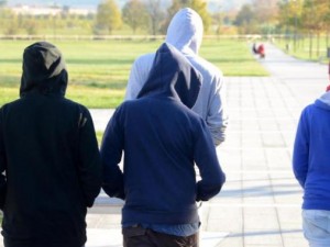 UN ALTRO CASO DI BULLISMO SCUOTE L'ITALIA: INSULTI E PERCOSSE PER UN CELLULARE - 19/03/2014