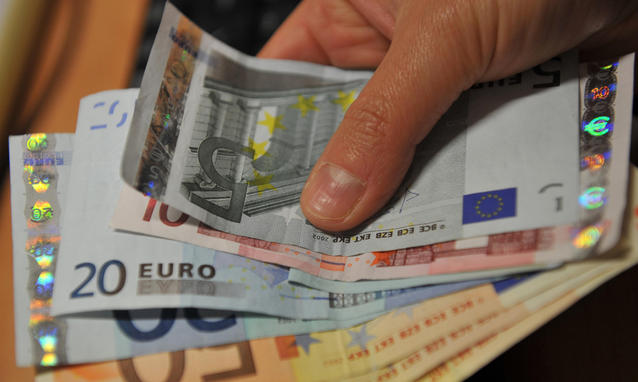 ARRIVA L'ASSEGNO SOCIALE PER MOLTI ITALIANI: FINO A 1300 EURO AL MESE. ECCO COME AVERLO - 23/02/2015
