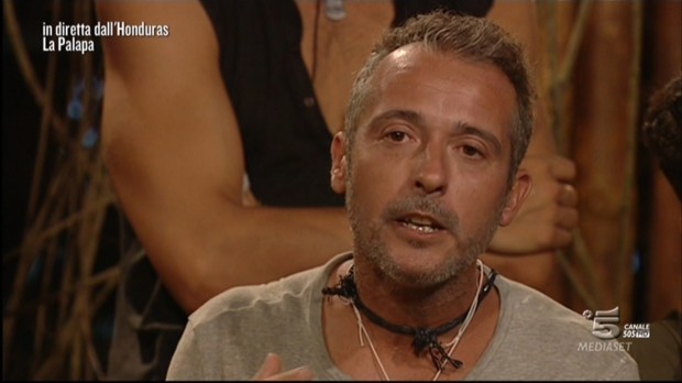 CERCA DI RIMANGIARSI TUTTO MA LA POLEMICA ORMAI E' SCOPPIATA SVELANDO I MECCANISMI DE 'L'ISOLA DEI FAMOSI'. LA FRASE FUORI LUOGO DI DIACO - 24/02/2015