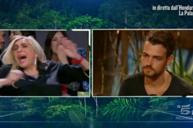 MARA VENIER E L'INCREDIBILE GAFFE IN DIRETTA TV. ALESSIA MARCUZZI NEL PANICO REAGISCE COSI' - 24/02/2015