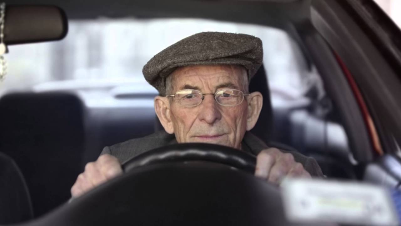 75ENNE CON L'AUTO SUI PASSANTI E NON SI FERMA. DRAMMA PER UN BIMBO DI 20 MESI: ''NON SI SCANSAVANO'' - 09/11/2016