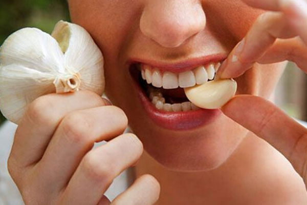 STROFINA SUL VISO MEZZO SPICCHIO D'AGLIO, NON CREDEVA FOSSE COSI' EFFICACE - 09/11/2016