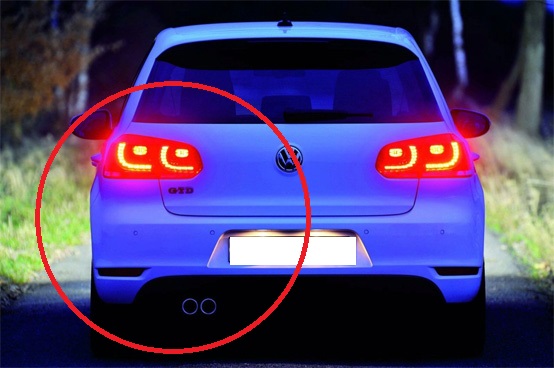 CON L'USO DELLE LUCI IN AUTO SBAGLIAMO TUTTI: ORA SCATTA LA MULTA DA 330 EURO. ECCO COME EVITARLA - 23/12/2016