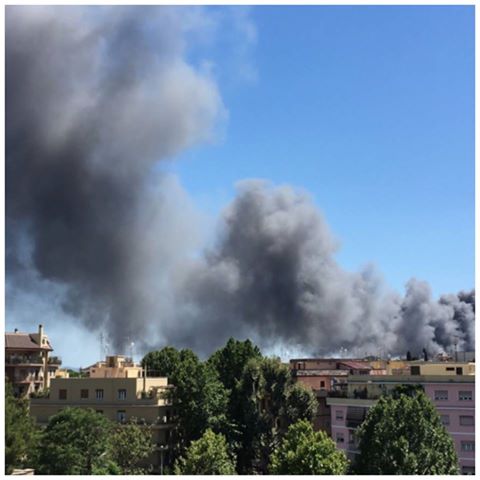 DIVERSE ESPLOSIONI E POI LE FIAMME: ECCO COSA STA ACCADENDO ALLE PORTE DI ROMA ''ASSEDIATI MIGLIAIA DI CITTADINI'' - 04/07/2017