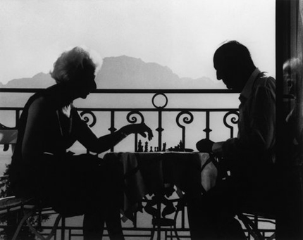 UN ANZIANO SIGNORE CERCA DE RISOLVE 'NO SCHEMA DE PAROLE CROCIATE E OGNI TANTO SE CONSULTA CO' LA MOJE… - 14/03/2012