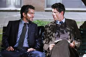 DUE FAMIGLIE SE INCONTRANO E I DUE PADRI SE PARLANO...UNO CHIEDE: COME VA CO' TU FIJA?... - 14/03/2012