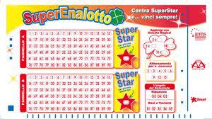 ER MARITO NOTA CHE 'A MOJE CONTINUA A SFOGGIA' PELLICCE E GIOIELLI E LEI JE DICE CHE LI CO' I SOLDI CHE VINCE AR GIOCO... - 17/03/2012