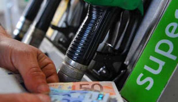 BENZINA A UN EURO SE COMPRI UNA FIAT. ACCORDO TRA LINGOTTO E IP FINO AL 2015 - 01/06/2012