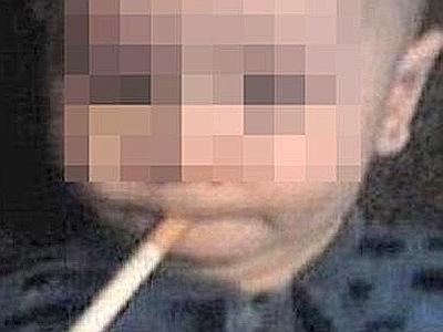 IL BIMBO FUMA A TRE ANNI, I GENITORI LO GUARDANO E RIDONO - VIDEO CHOC - 22/02/2013