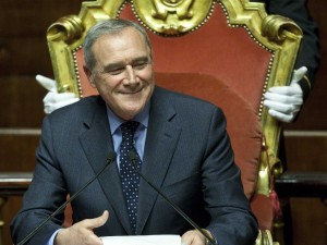 Grasso si dimezza stipendio e scorta. E rinuncia ad autista ed appartamento - 23/03/2013