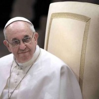 Il Papa: ''Dovremmo vendere le chiese per sfamare i poveri'' - 17/05/2013