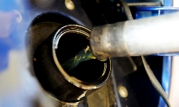 Benzina, nuovo record a 1,9 euro al litro - 03/04/2012