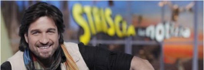 TROUPE DI ''STRISCIA'' AGGREDITA: PUGNI E CALCI ALL'INVIATO EDOARDO STOPPA - 16/05/2013