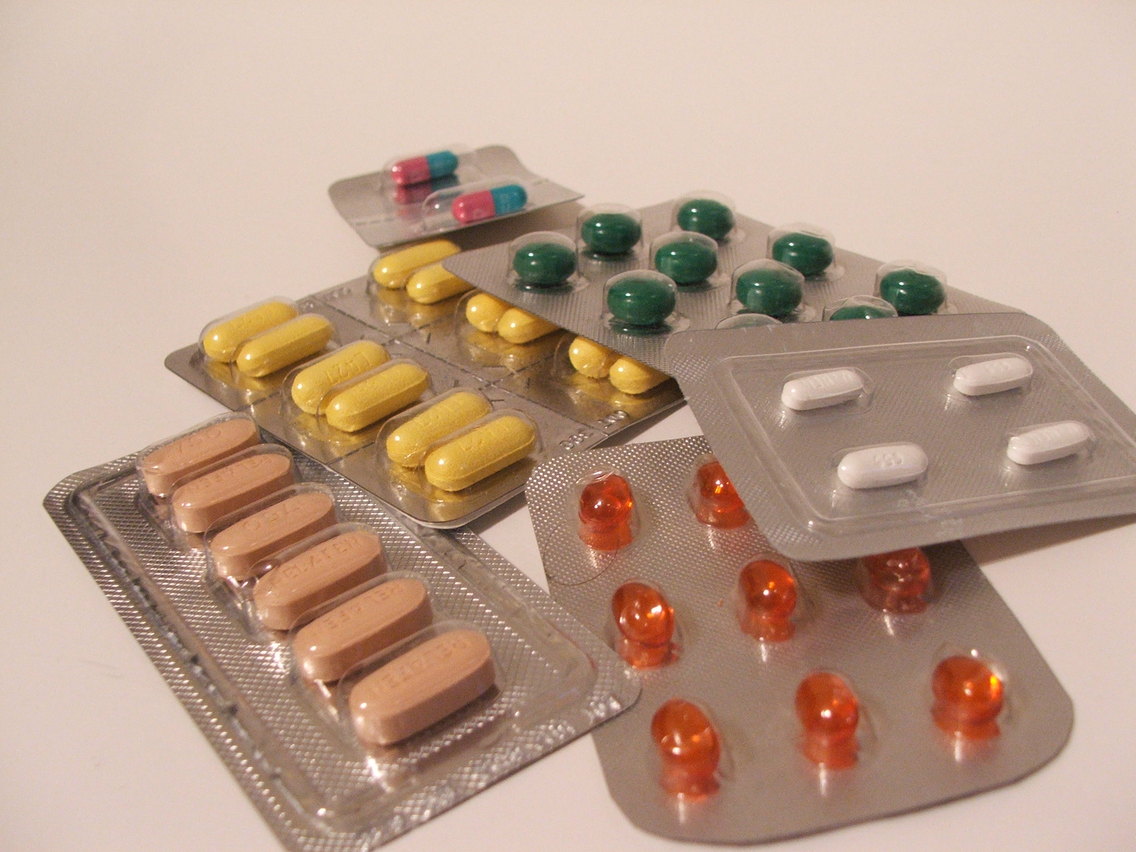 CANCRO, DUE FARMACI SALVAVITA IN VENDITA SENZA RIMBORSO: COSÌ SI CURANO SOLO I RICCHI - 02/07/2013