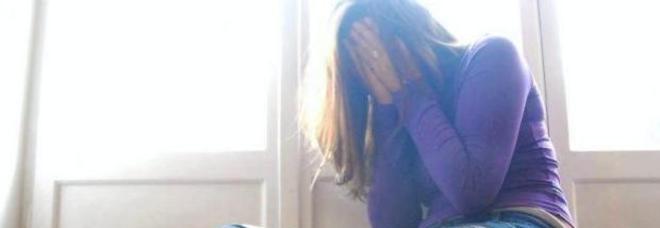 Genitori orchi violentano la figlia minorenne in un centro commerciale - 15/11/2013