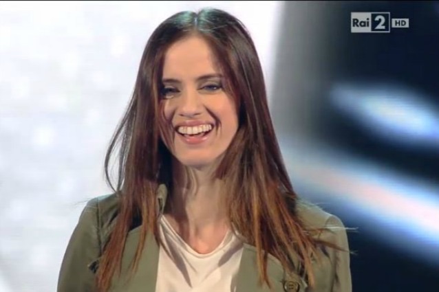 CHIARA (DEL FAMOSO DUO PAOLA & CHIARA) SI ESIBISCE SUL PALCO DI 'THE VOICE'. ECCO COSA ESCLAMA NOEMI - 26/02/2015