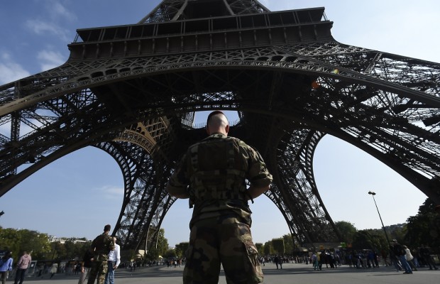 E' PANICO: EVACUATO TERMINAL DELL'AEROPORTO DI LONDRA E GALLERIE LAFAYETTE A PARIGI - 14/11/2015