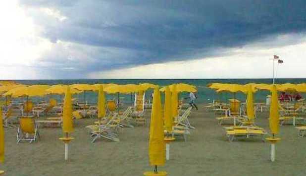 MALTEMPO, SEMBRA INVERNO: SCUOLE EVACUATE, UN MORTO - VIDEO - 13/09/2012