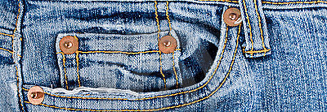 JEANS, TI SEI MAI CHIESTO A COSA SERVONO I BOTTONCINI IN RAME DELLA TASCA? ECCO LA VERITA' - 23/04/2016