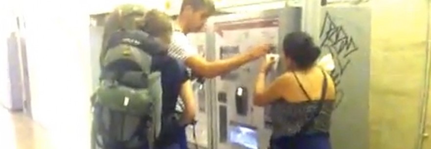 ROMA, MENDICANTI 'MOLESTI' ALLA STAZIONE TERMINI: IL VIDEO FA IL GIRO DEL WEB - 09/09/2013