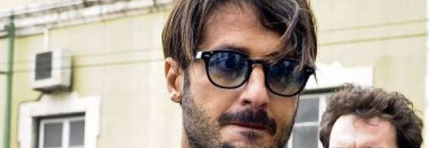 FABRIZIO CORONA TENTATO SUICIDIO IN CARCERE: TROVATO CON BOCCA E NASO COPERTI - 27/11/2013