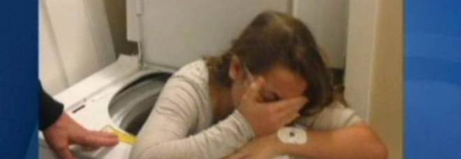 RAGAZZINA DI 11 ANNI GIOCA A NASCONDINO E RESTA INTRAPPOLATA NELLA LAVATRICE - 05/01/2014