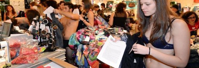 DA OGGI SALDI AL VIA, MA LA CRISI NON MOLLA. SI SALVANO GLI ACQUISTI SUL WEB - 04/01/2014