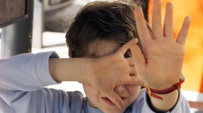 MAESTRA PERDE 30 EURO IN CLASSE: FA SPOGLIARE TUTTI I BAMBINI PER PERQUISIRLI - 14/03/2014