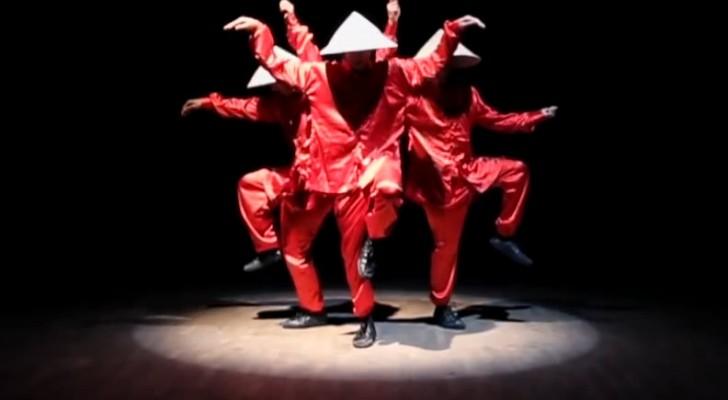 L'IPNOTIZZANTE DANZA ORIENTALE - VIDEO MERAVIGLIOSO - 20/03/2014