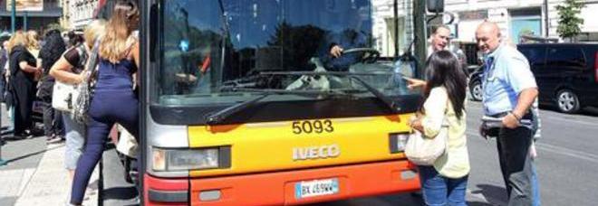 ''IL SUO CANE NON HA LA MUSERUOLA, LA PREGO SCENDA DAL BUS'', AUTISTA AGGREDITO A ROMA - 03/01/2015