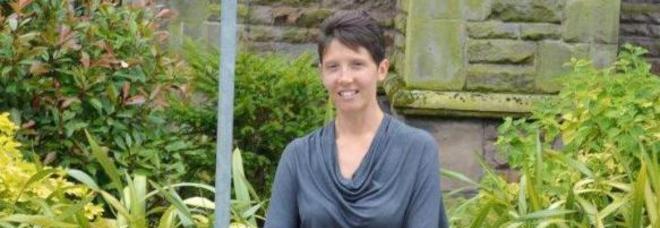 I DUE BIMBI LA ASPETTANO A SCUOLA, MA LA LORO MAMMA È MORTA IN CASA - 12/02/2015