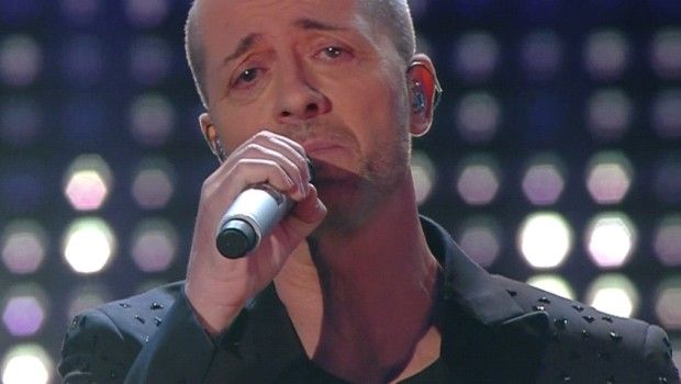 RAF SPAVENTA AL FESTIVAL DI SAN REMO: COSA GLI SUCCEDE ?! - 13/02/2015