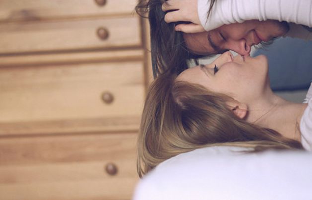 STAVA FACENDO L'AMORE CON LA SUA FIDANZATA MA QUELLO CHE SCOPRE SU SUO PADRE E' AGGHIACCIANTE - 09/03/2015
