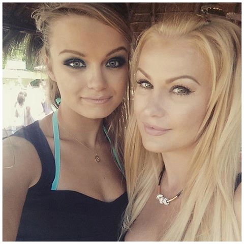 PRIMA LA MADRE ORA LA FIGLIA: DOPO ''L'ISOLA DEI FAMOSI'' ARRIVA LA DECISIONE DI MERCEDESZ HENGER - 12/05/2016