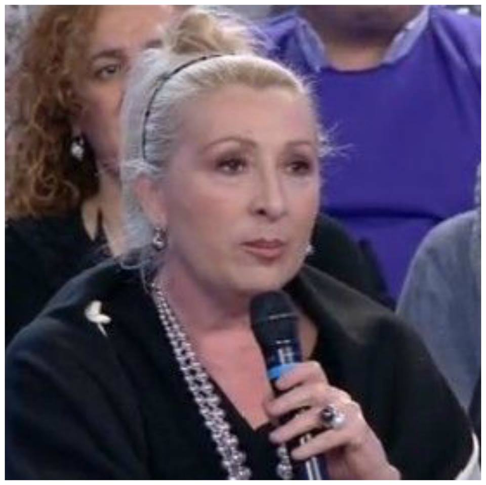RICORDATE PAOLA, STORICA OPINIONISTA DI ''UOMINI E DONNE''? OGGI CON LA SUA DECISIONE LASCIA TUTTI SENZA PAROLE - 12/05/2016