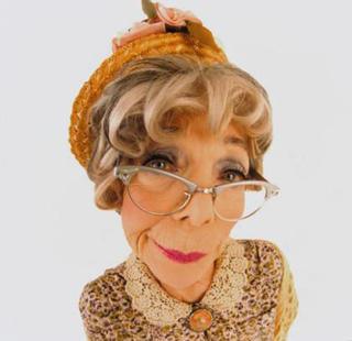 BUSSANO ALLA PORTA, L'UOMO VA A APRI' 'A PORTA E SE RITROVA 'A SOCERA DAVANTI... - 18/03/2012