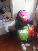 CHE SE LO COMPRAMO A FA' L'ARMADIO... SE CE PIACE USA 'A SEDIA ?! - 18/03/2012