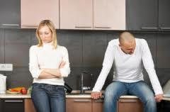 MARITO E MOGLIE SO' SEDUTI AL TAVOLO NELLA LORO CUCINA !! - 19/03/2012