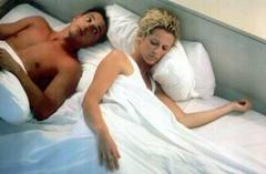 'N UOMO VA A LETTO CO 'A MOJE E JE SUSSURRA: - 19/03/2012