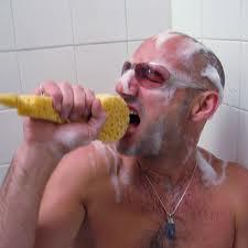 NOI CHE SOTTO 'A DOCCIA CANTAMO A SQUARCIAGOLA E SE SENTIMO 'NA STAR !! - 19/03/2012