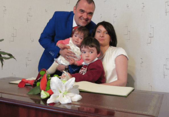 PADRE DI DUE BIMBI SI RISPOSA: ''HO TROVATO UNA MAMMA PER I MIEI PICCOLI''. MA SUCCEDE L'INCREDIBILE - 22/05/2016