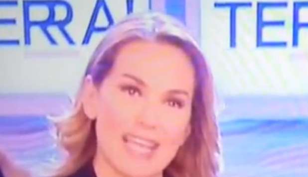 BARBARA D'URSO, LA GAFFE IN DIRETTA: 'SALUTO I CIECHI CHE CI GUARDANO' - VIDEO - 22/01/2013