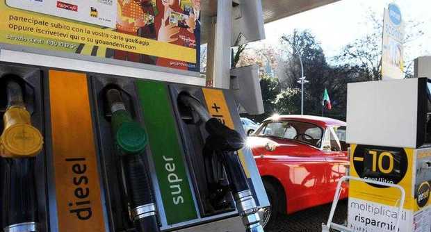 Benzina verde, aumentano i prezzi Esso, IP e TotalErg - 12/02/2013