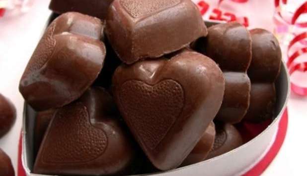 SAN VALENTINO, LE OVER 35 NON VOGLIONO I CIOCCOLATINI: 'MEGLIO CENE E VIAGGI' - 14/02/2013