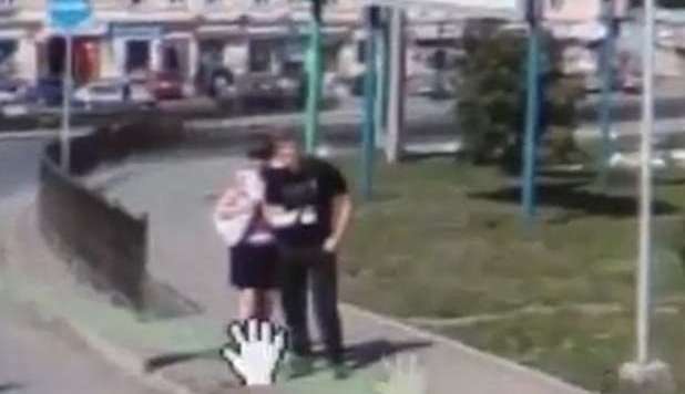 IL RAGAZZO LA TRADISCE, LO SCOPRE CON GOOGLE STREET VIEW - VIDEO - 21/02/2013