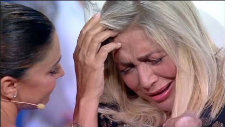 MARA VENIER SHOCK: ''NE ERO TALMENTE DIPENDENTE DA ESSERNE DIVENTATA SCHIAVA'' - 09/11/2015