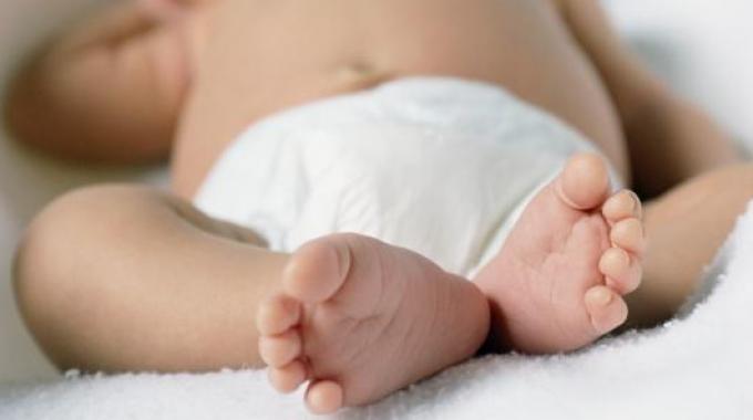 DRAMMA INCREDIBILE: NEONATO PRECIPITA SAL SETTIMO PIANO. IL PADRE SI SCUSA COSI': ''STAVO FACENDO''... - 01/10/2015