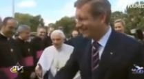 I cardinali che rifiutano di stringere la mano a Papa Benedetto XVI - VIDEO - 01/04/2013