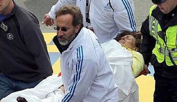 BOSTON, 'UN UOMO HA PERSO LE GAMBE'. IL VIDEO CHOC DELL'ESPLOSIONE - GUARDA - 15/04/2013
